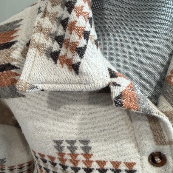 Aztec Tribal Patterned Shacket - Picture 4 of 8